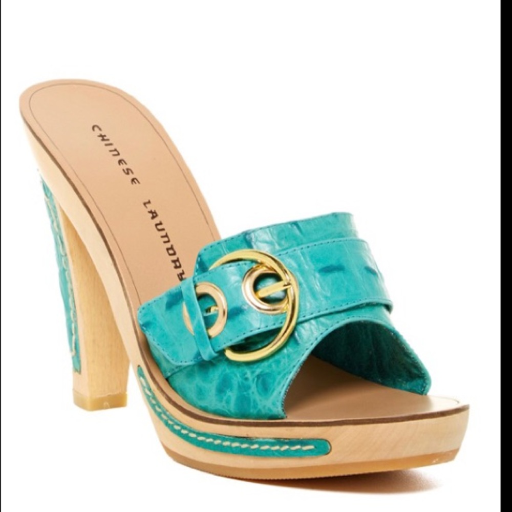 Size 9 NWT in box Chinese Laundry platforms